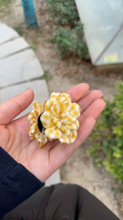 Gingham Flower Hairclaws: Yellow