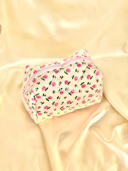 🎀 27.Pinteresty Makeup Bag: Small Pink Flowers 🫧