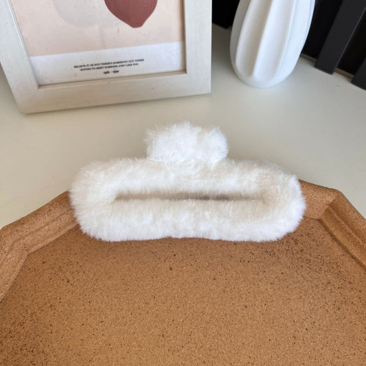 Plushy Hairclaw: Off-white