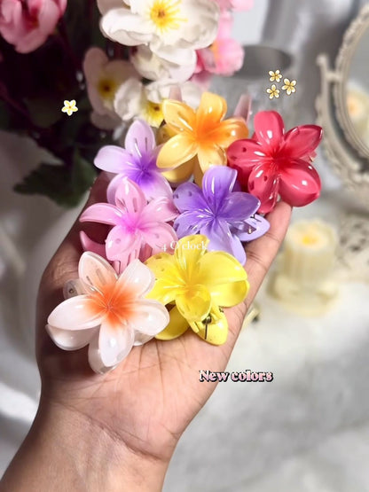 ✨Small Plumeria Hairclaws: Egg Yellow✨