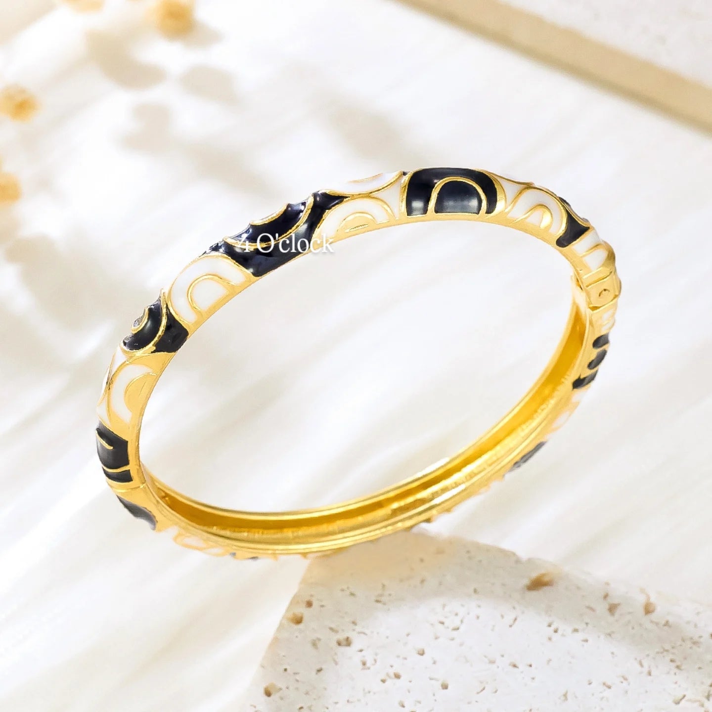 ✨🦢VC142: Vintage Victorian Enamel Bangles : Soléa 🌸🕯️