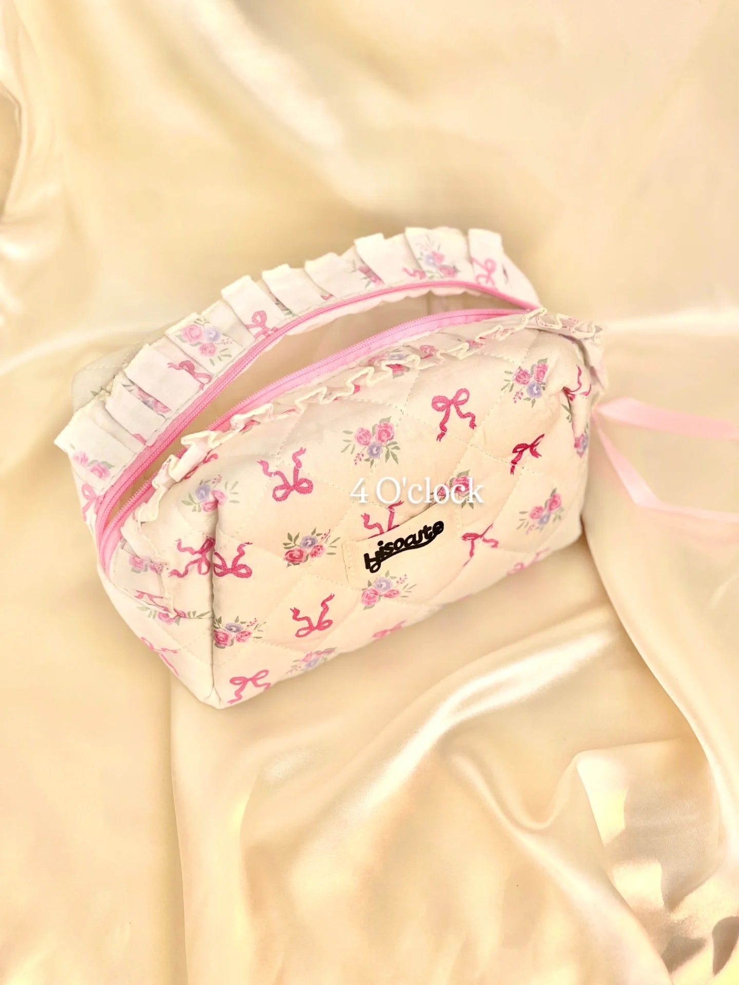 🎀14. Pinteresty Makeup Bag: White Tone Floral🫧