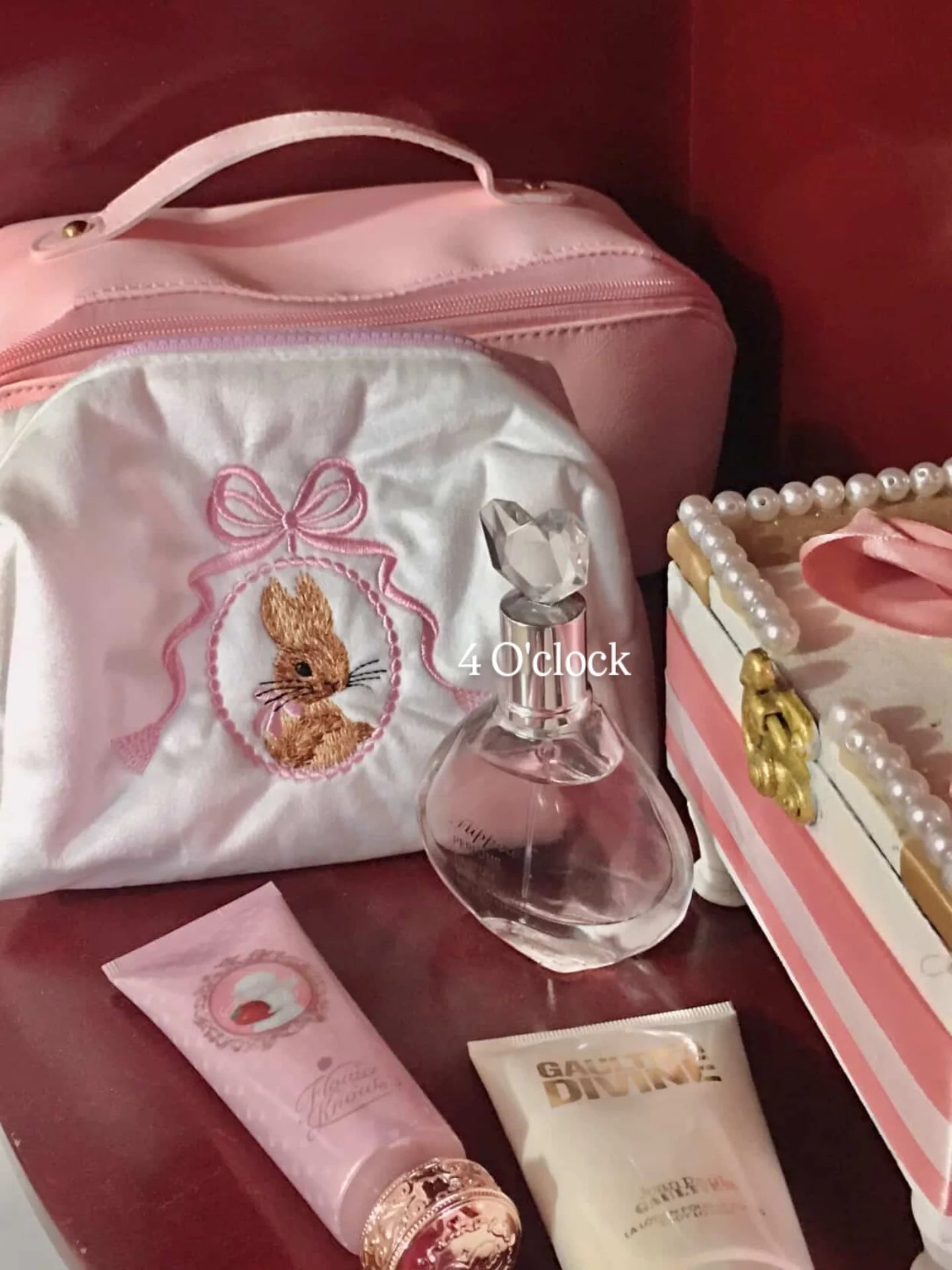 🎀 36.Pinteresty Makeup Bag: White Rabbit 🫧