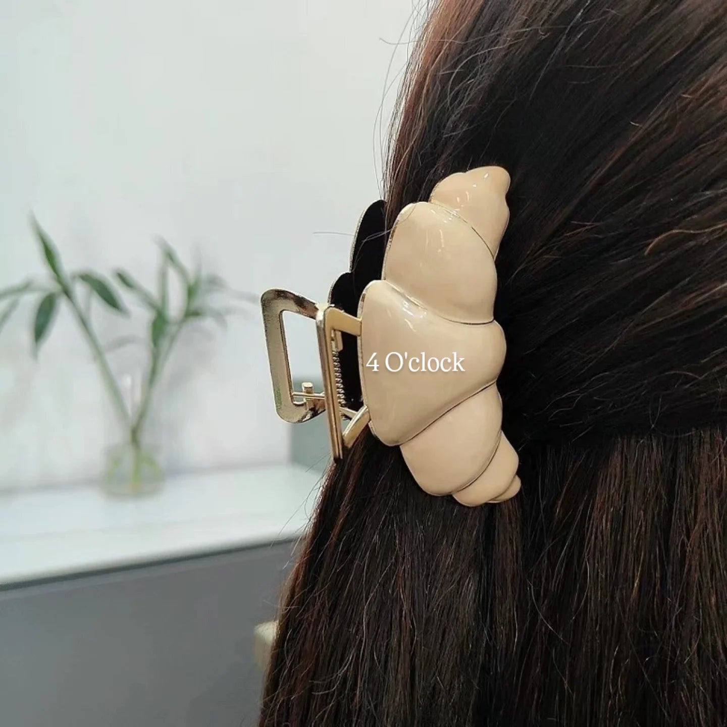 Pinteresty Croissant Hair Claws: Off-white