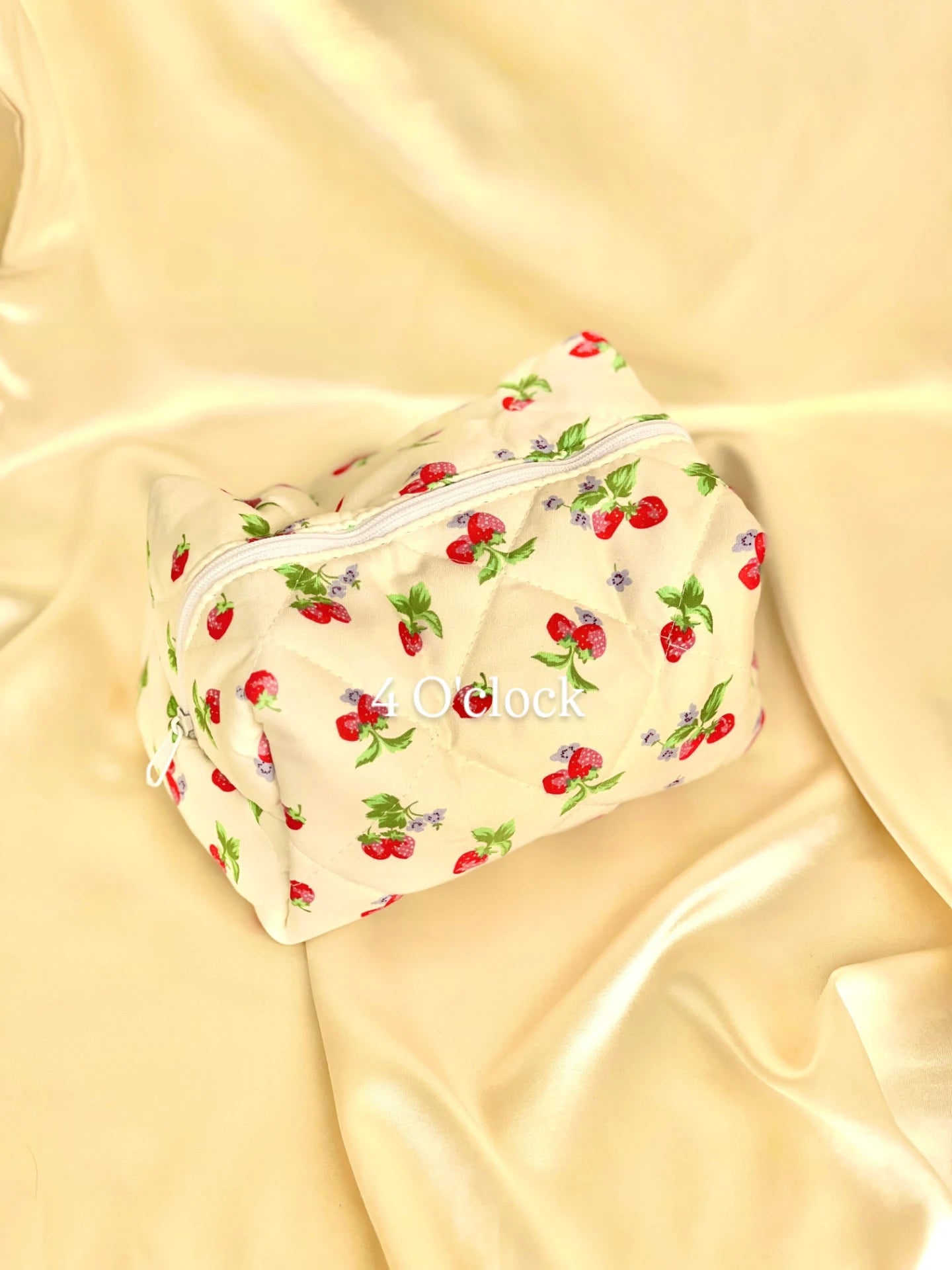🎀 21.Pinteresty Makeup Bag: Light Yellow Strawberry 🫧