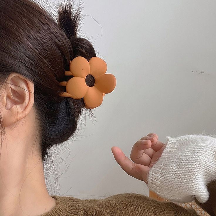 Floral Hairclaws: Brown