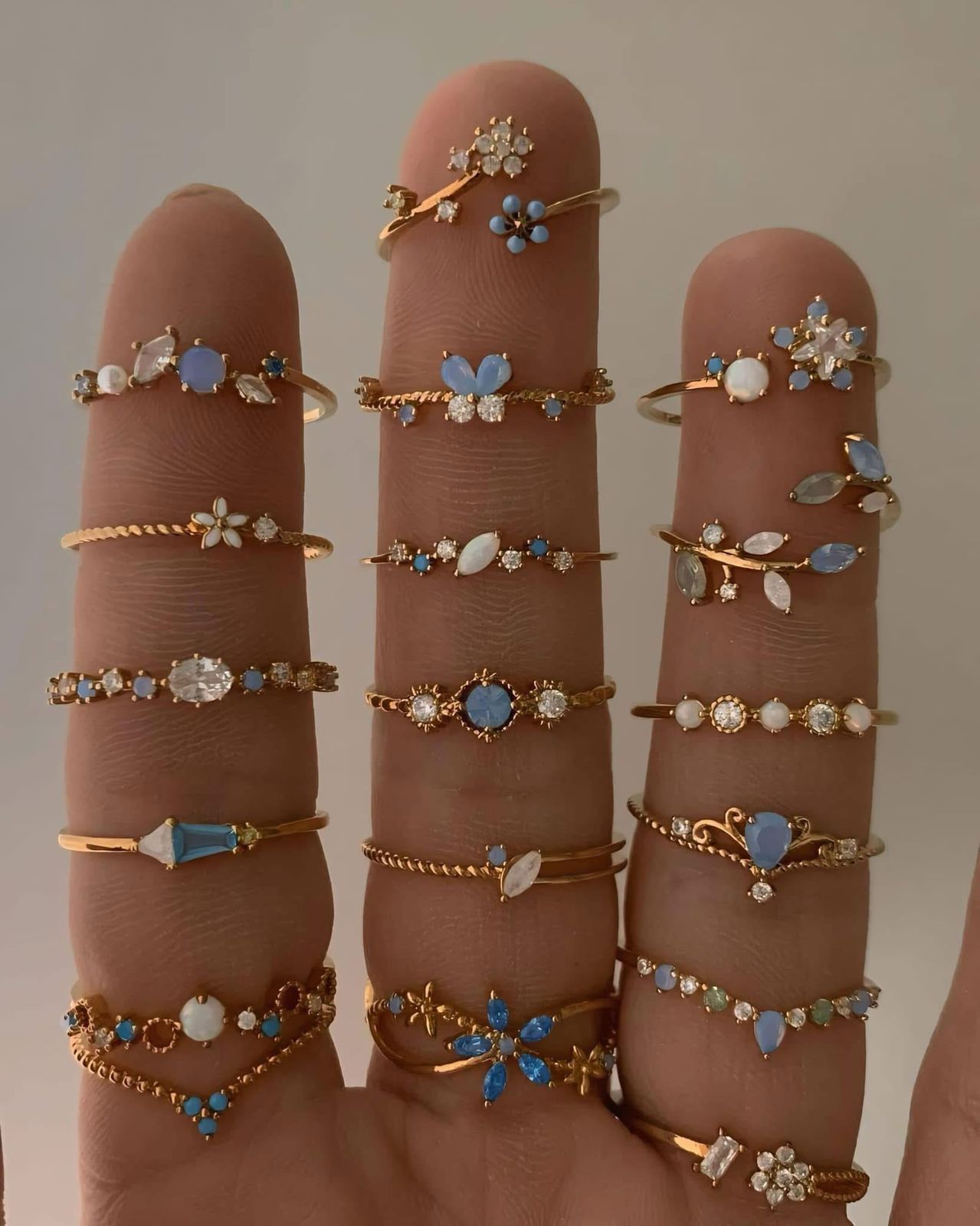 R33: Stainless Steel Zircon Minimalistic