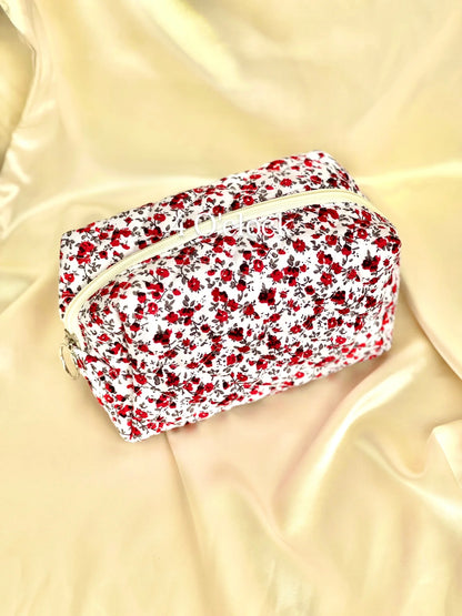 🎀 6. Pinteresty Makeup Bag: Red Roses🫧