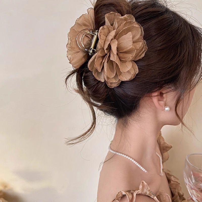 Mesh Camellia Hairclaws: Brown