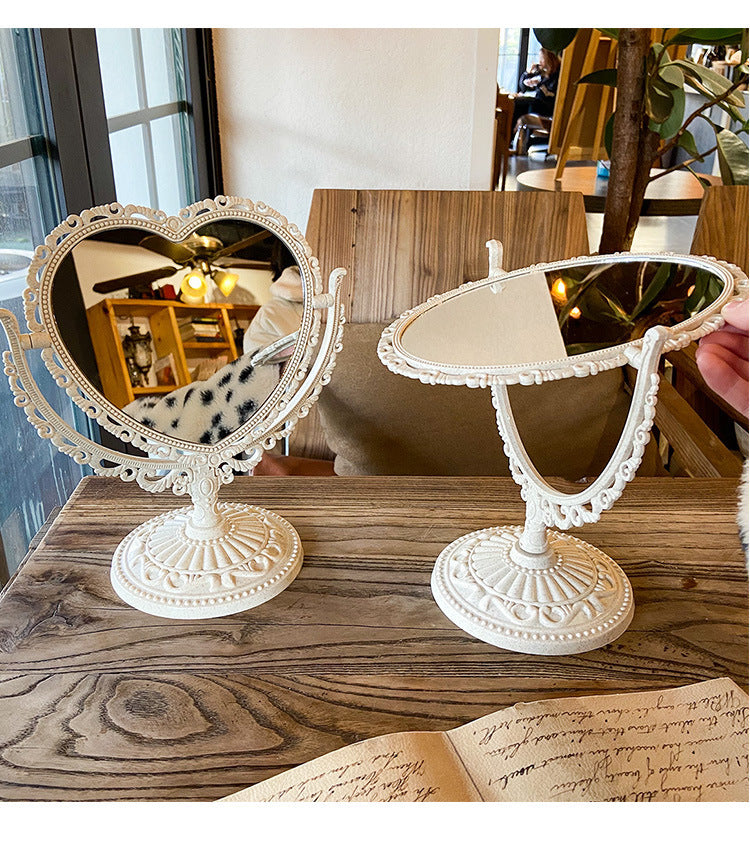 M06: Vintage Mirror: Vintage Heart Shape