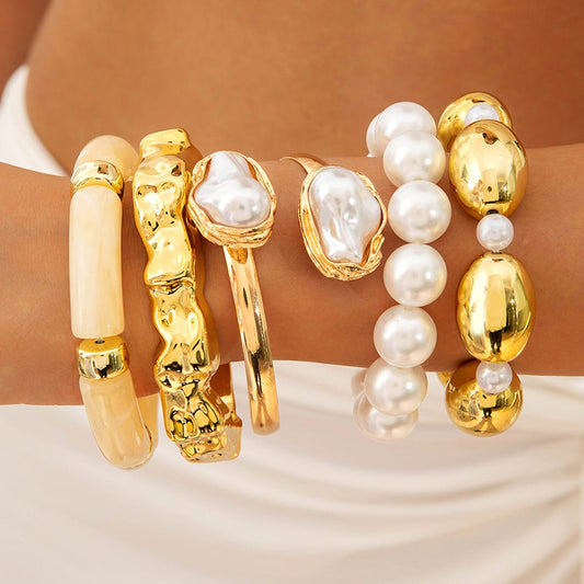 HC209: Trendy Metal Bangle Set: (Golden) (5 pcs)
