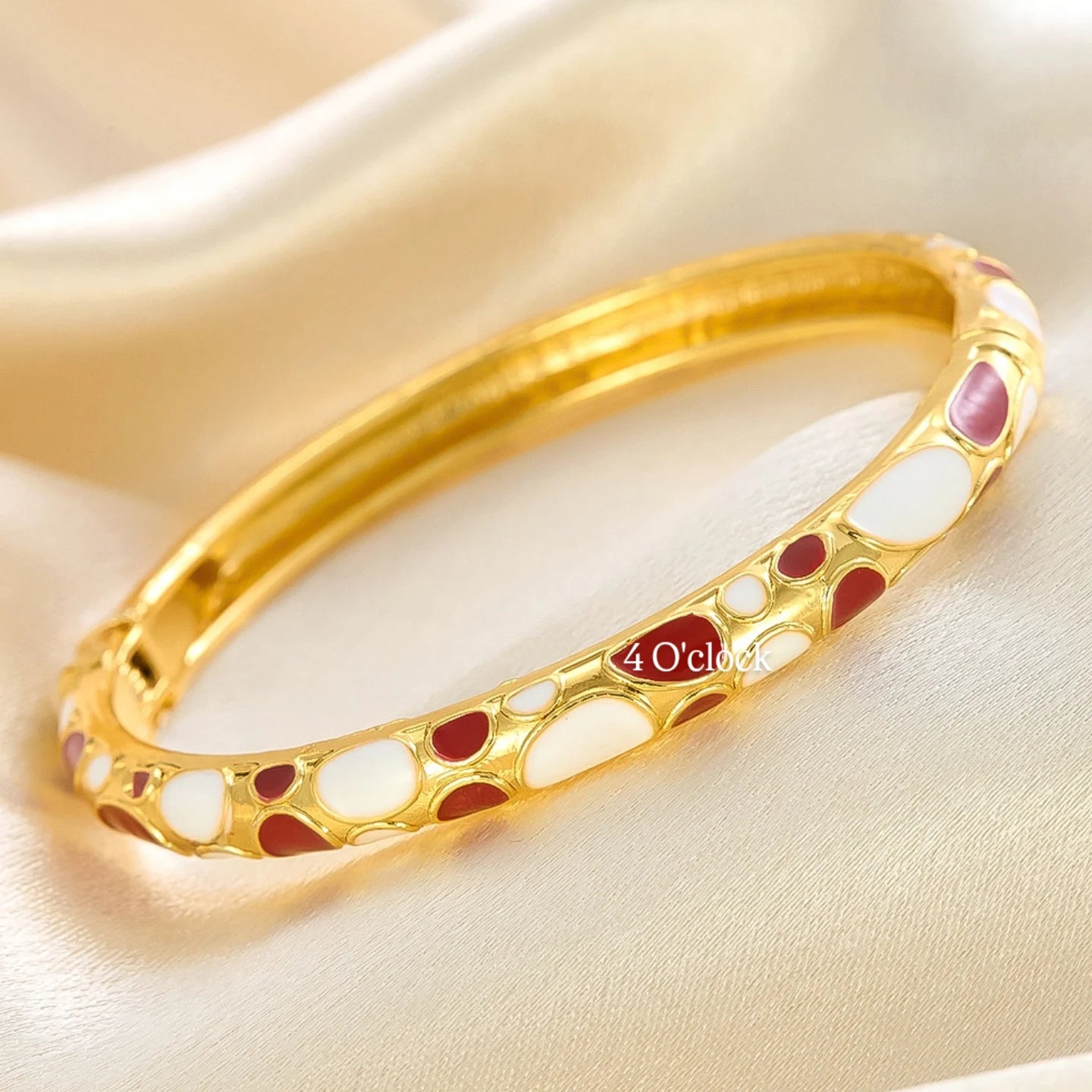 ✨🦢VC145: Vintage Victorian Enamel Bangles : Ivory Confetti 🌸🕯️